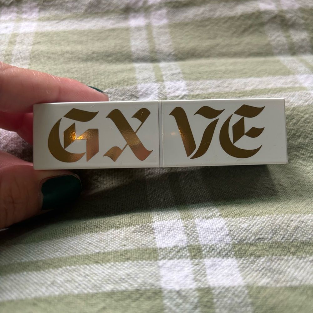 GXVE  plumping lip balm